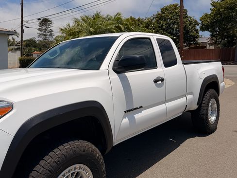 Used 2022 Toyota Tacoma SR RWD image 5