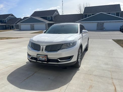 Used 2017 Lincoln MKX Reserve w/ Lincoln MKX Climate Package image 2