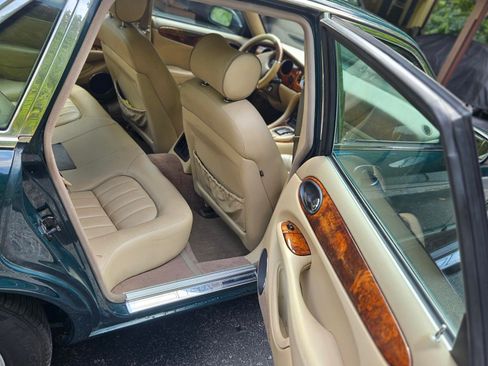 Used 2002 Jaguar XJ8 image 5