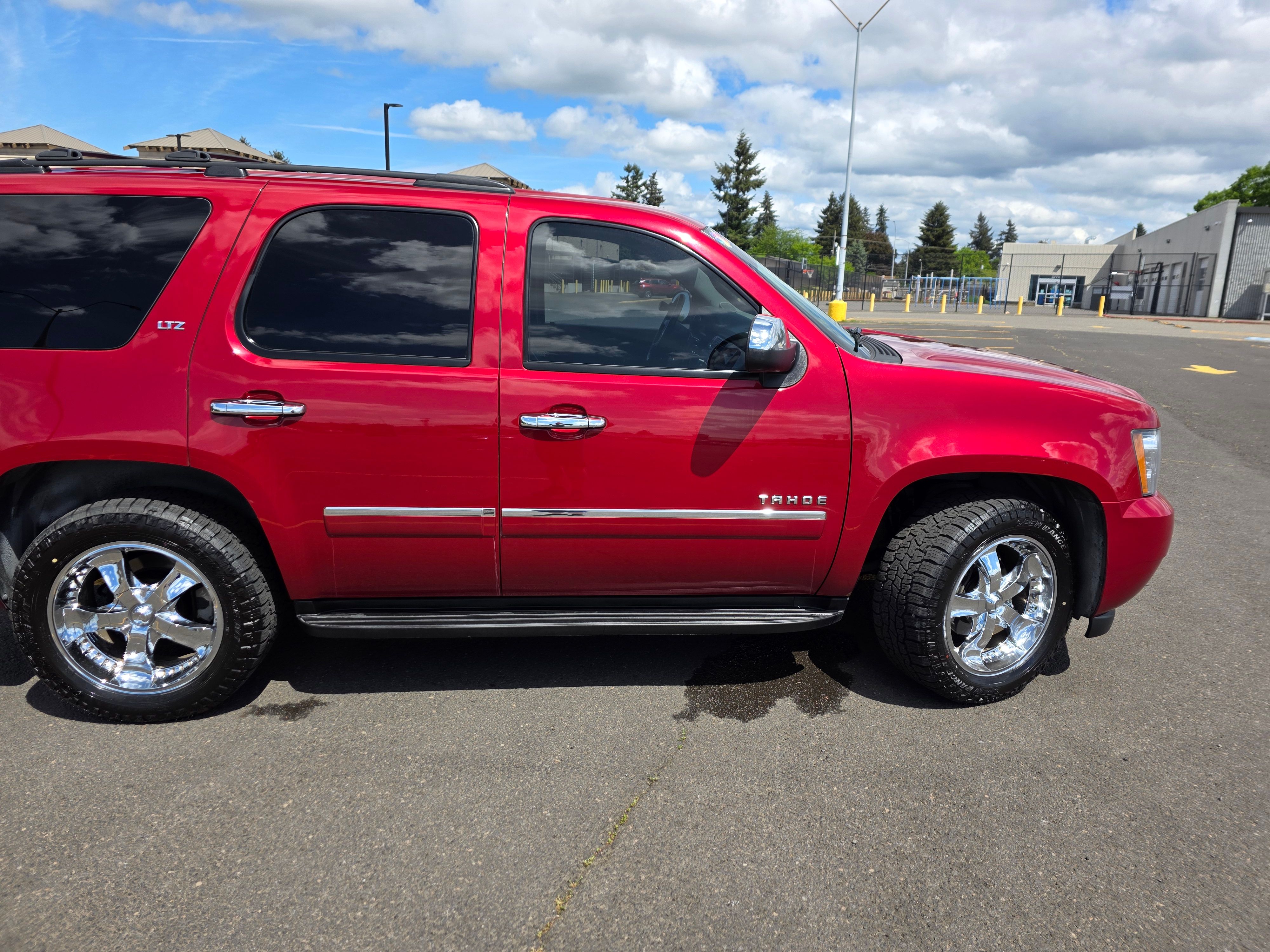 Used 2014 Chevrolet Tahoe LTZ AWD/4WD image 10