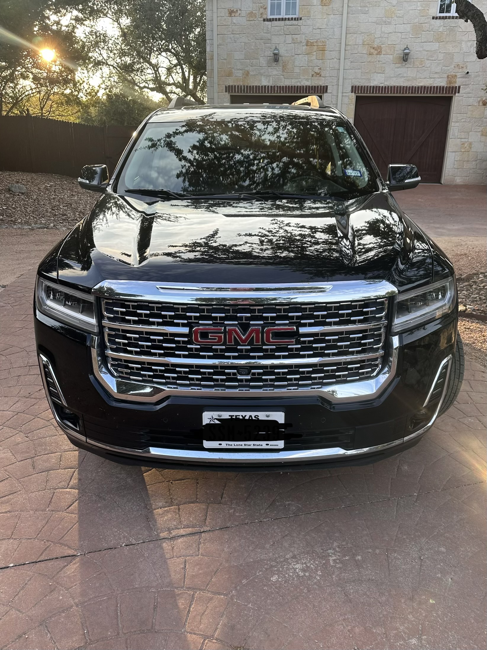 Used 2021 GMC Acadia Denali w/ Denali Technology Package FWD image 8