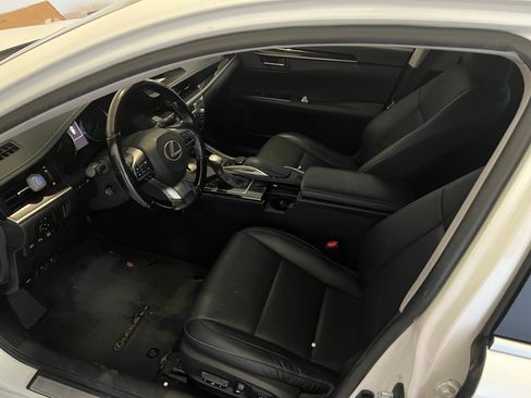 Used 2017 Lexus ES 300h w/ Navigation System Package image 5