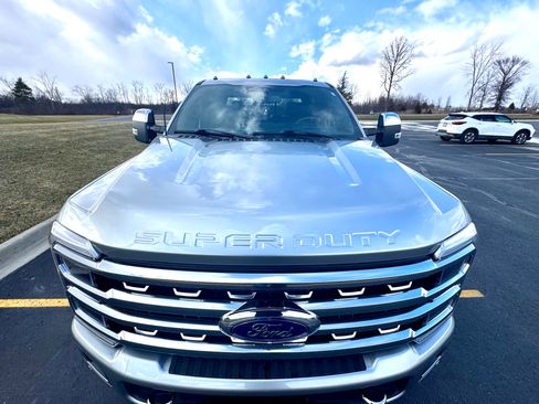 Used 2024 Ford F250 Platinum image 9