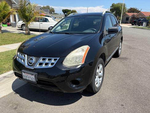 Used 2011 Nissan Rogue SV FWD image 1