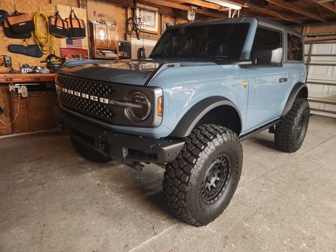 Used 2023 Ford Bronco Badlands image 2