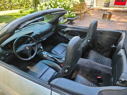 Used 2005 Porsche 911 Cabriolet image 18