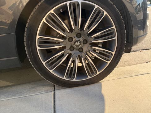 Used 2020 Land Rover Range Rover Autobiography image 18