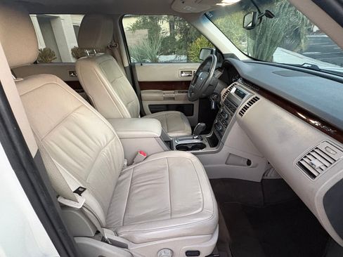 Used 2010 Ford Flex SEL FWD image 9