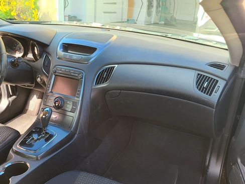 Used 2011 Hyundai Genesis 2.0T image 12