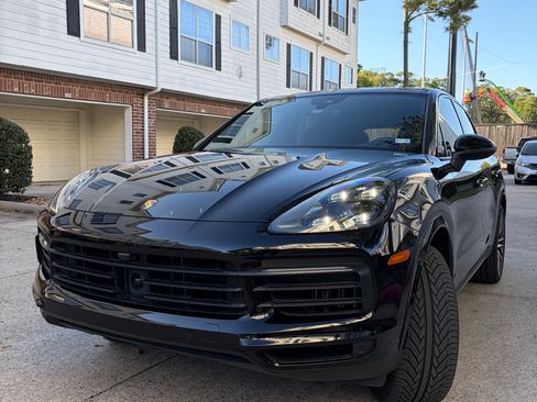 Used 2019 Porsche Cayenne Sport Utility 4D image 6
