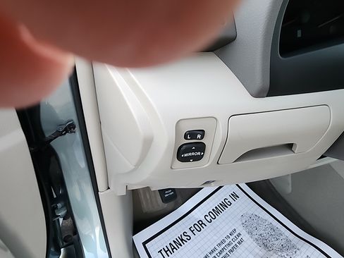 Used 2010 Toyota Camry LE image 23