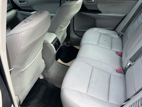 Used 2015 Toyota Camry XLE w/ Moonroof Package image 16