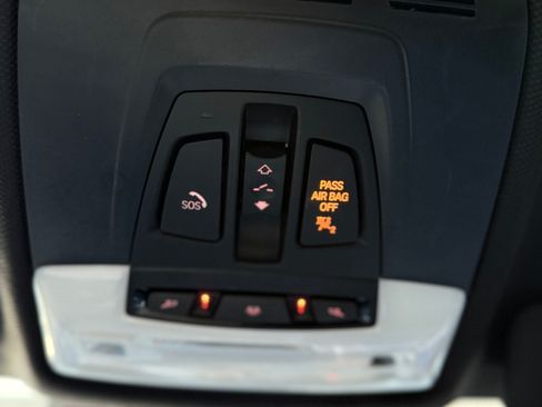 Used 2018 BMW 320i Sedan image 16