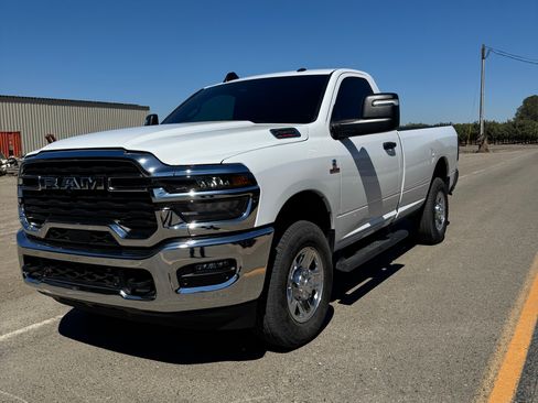 Used 2026 RAM 2500 Tradesman AWD/4WD image 2