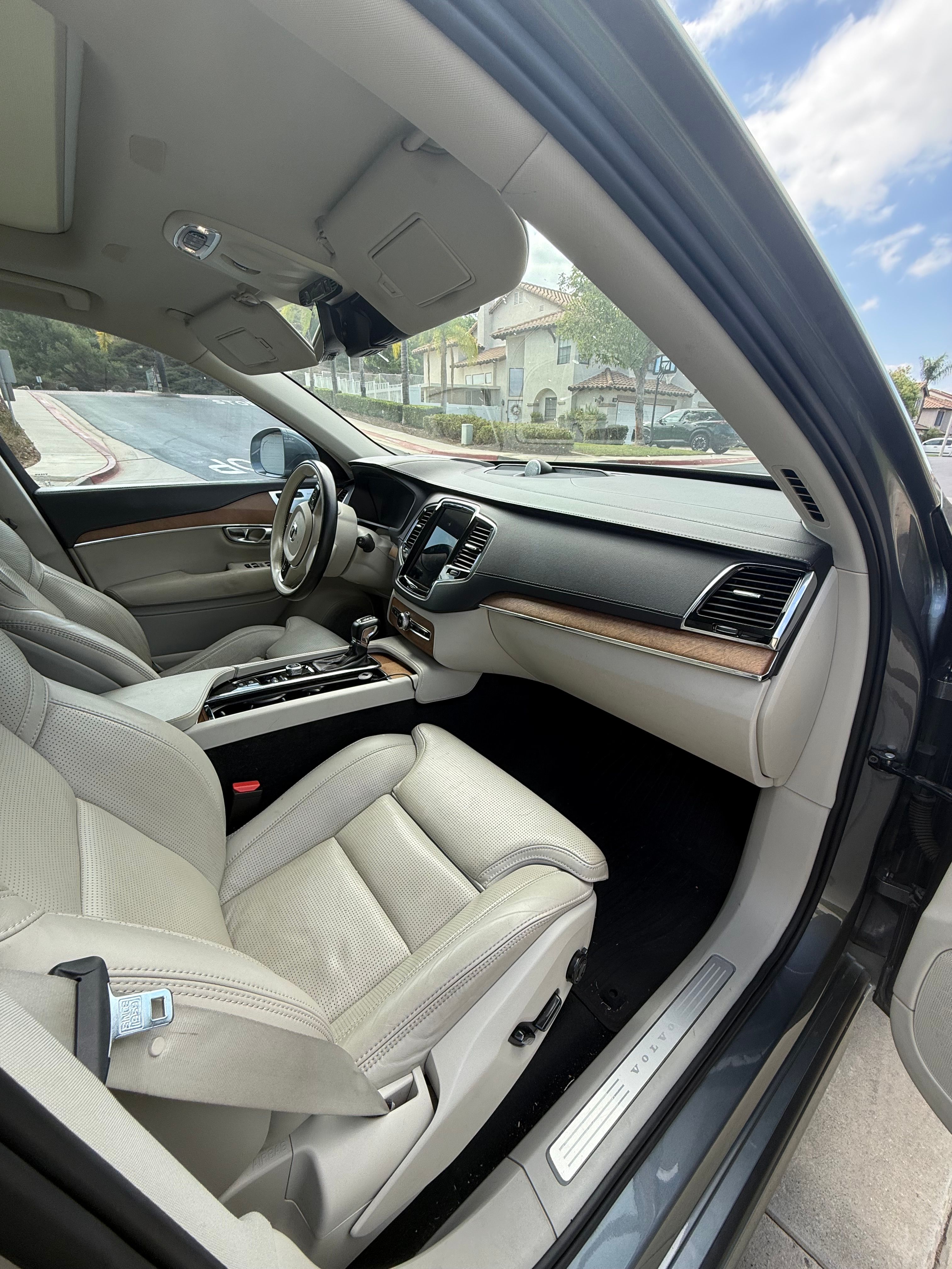 Used 2018 Volvo XC90 T6 Inscription w/ Convenience Package AWD/4WD image 16