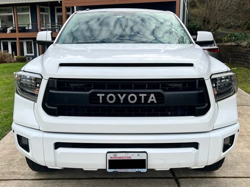 Used 2014 Toyota Tundra Platinum image 1