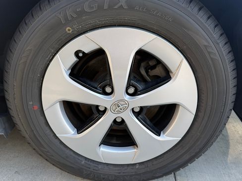 Used 2014 Toyota Prius Two image 13