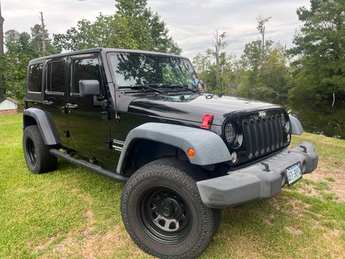 Used 2014 Jeep Wrangler Unlimited Sport w/ Quick Order Package 23S AWD/4WD image 1