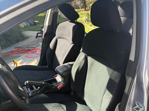 Used 2013 Subaru Impreza 2.0i Premium image 11