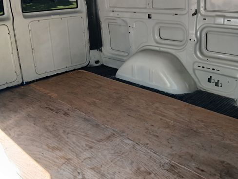 Used 2005 Chevrolet Astro w/ Convenience Package image 6