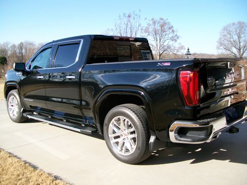 Used 2020 GMC Sierra 1500 SLT w/ SLT Premium Plus Package image 9