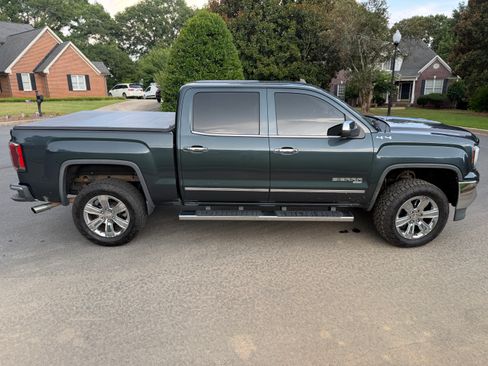 Used 2018 GMC Sierra 1500 SLT AWD/4WD image 4