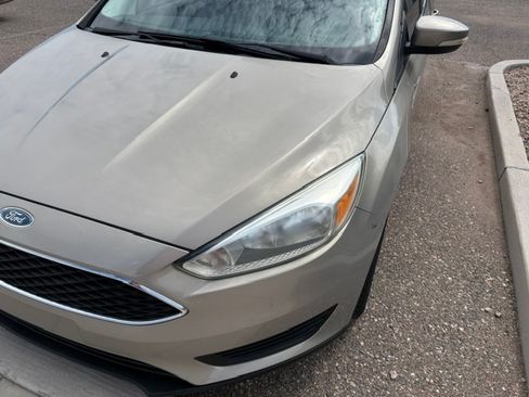 Used 2015 Ford Focus SE image 2