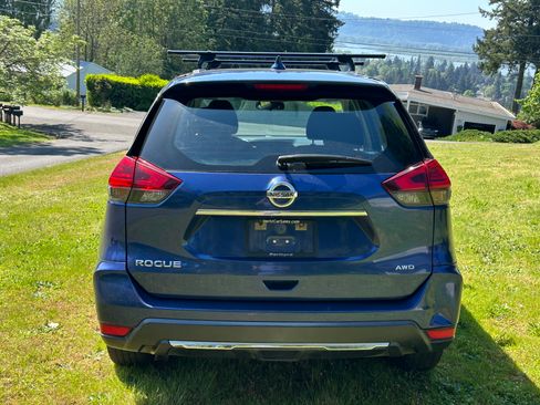 Used 2017 Nissan Rogue S AWD/4WD image 2