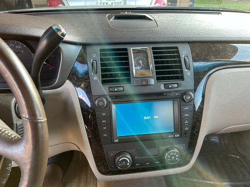 Used 2008 Cadillac DTS image 11