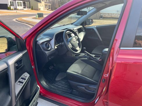 Used 2017 Toyota RAV4 LE image 13