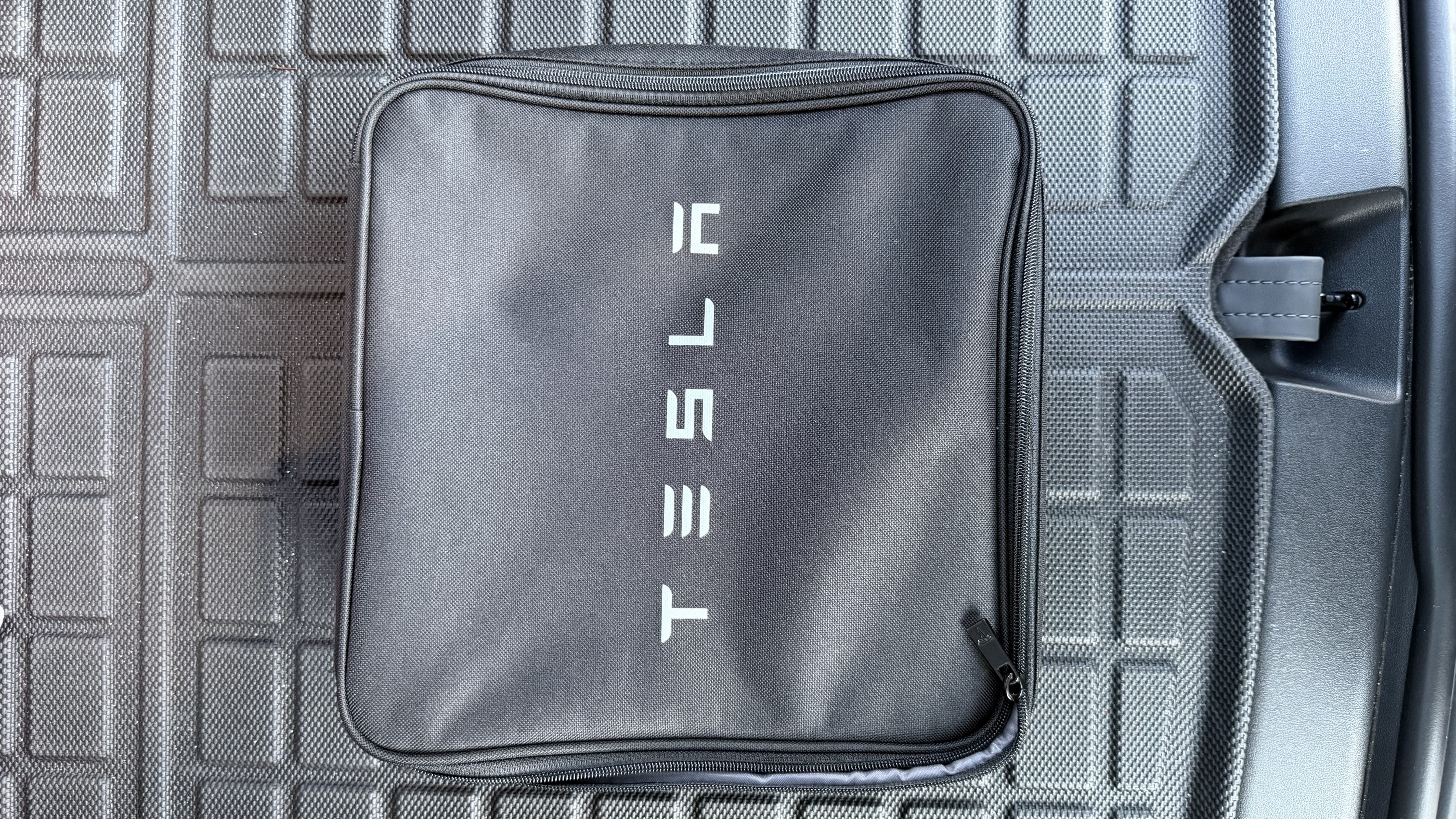 Used 2023 Tesla Model Y Long Range AWD/4WD image 23