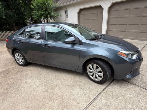 Used 2015 Toyota Corolla LE FWD image 4
