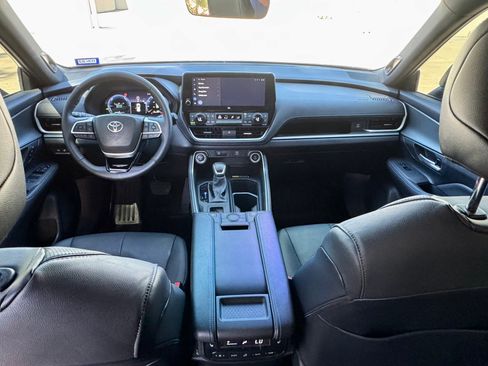 Used 2025 Toyota Grand Highlander AWD Hybrid image 23