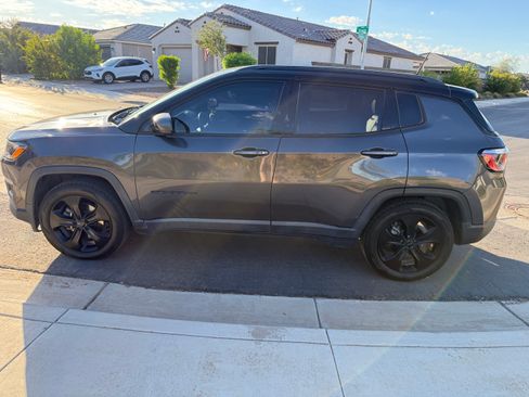 Used 2019 Jeep Compass Latitude image 11