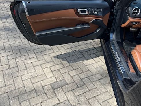 Used 2017 Mercedes-Benz SL 550 image 10