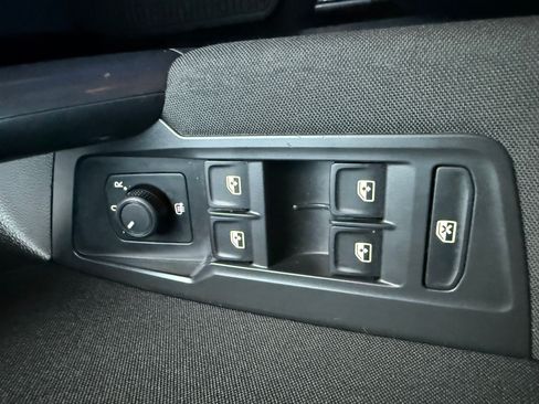 Used 2021 Volkswagen Tiguan S image 12