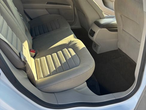 Used 2017 Ford Fusion SE w/ Fusion SE Technology Package image 11