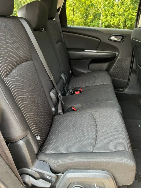 Used 2016 Dodge Journey SXT w/ Comfort/Convenience Group FWD image 12