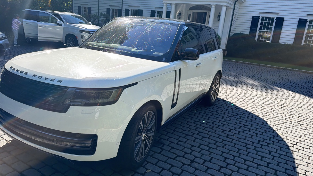 Used 2023 Land Rover Range Rover SE AWD/4WD image 2