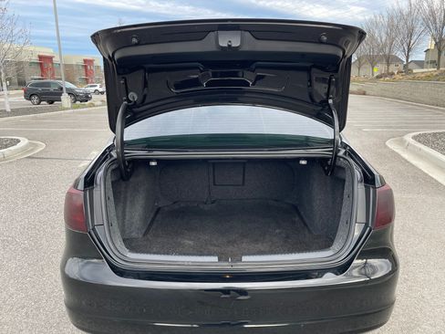 Used 2012 Volkswagen Jetta SEL FWD image 13