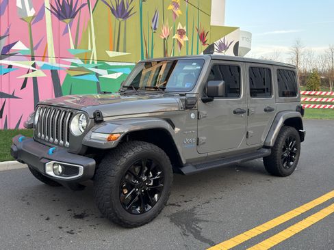 Used 2022 Jeep Wrangler Unlimited Sahara image 9