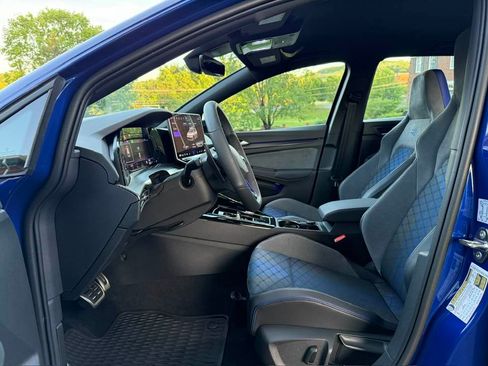 Used 2025 Volkswagen Golf R Black Edition image 11