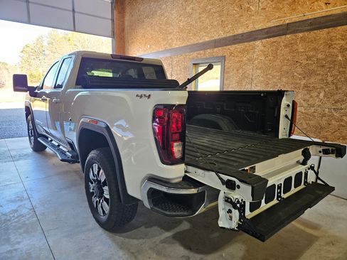 Used 2024 GMC Sierra 2500 SLE w/ SLE Value Package; image 4