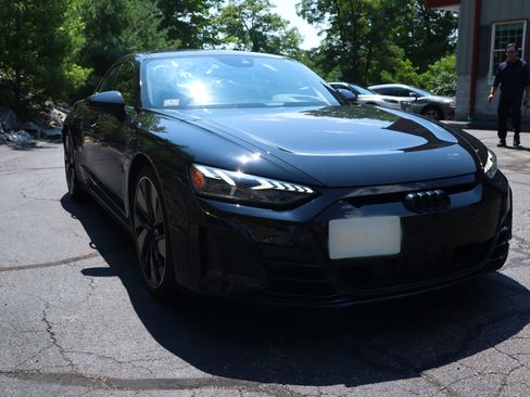 Used 2022 Audi RS e-tron GT w/ Carbon Performance Package AWD/4WD image 18