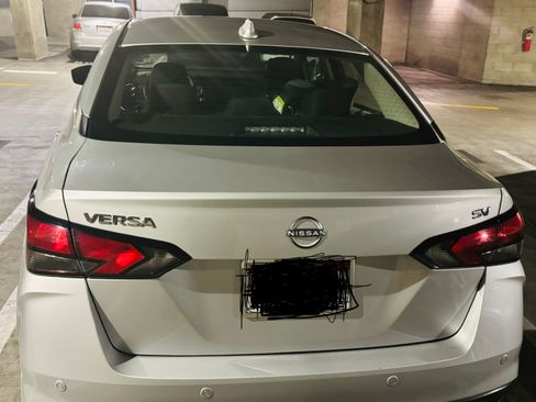 Used 2023 Nissan Versa SV image 2