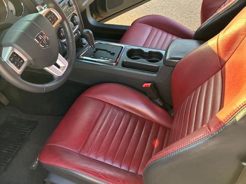 Used 2014 Dodge Challenger SXT image 16