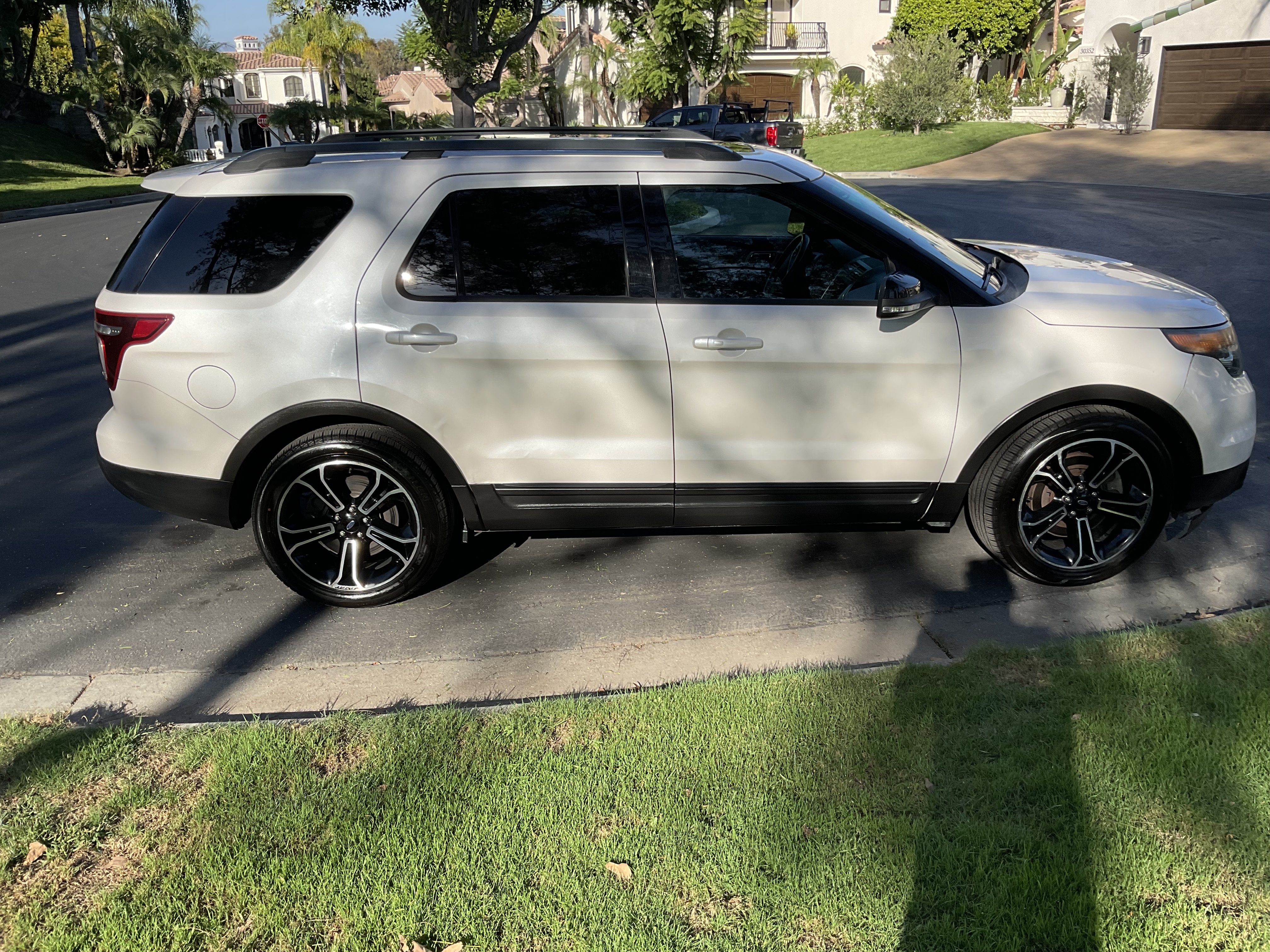 Used 2015 Ford Explorer Sport w/ Equipment Group 401A AWD/4WD image 2