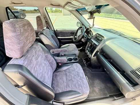 Used 2002 Honda CR-V LX image 11