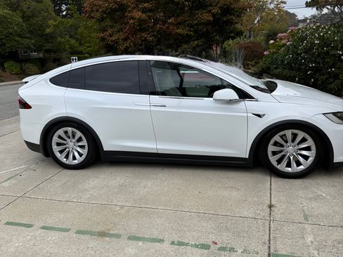 Used 2018 Tesla Model X 100D AWD/4WD image 16