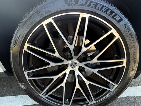 Used 2023 Porsche Macan AWD/4WD image 8